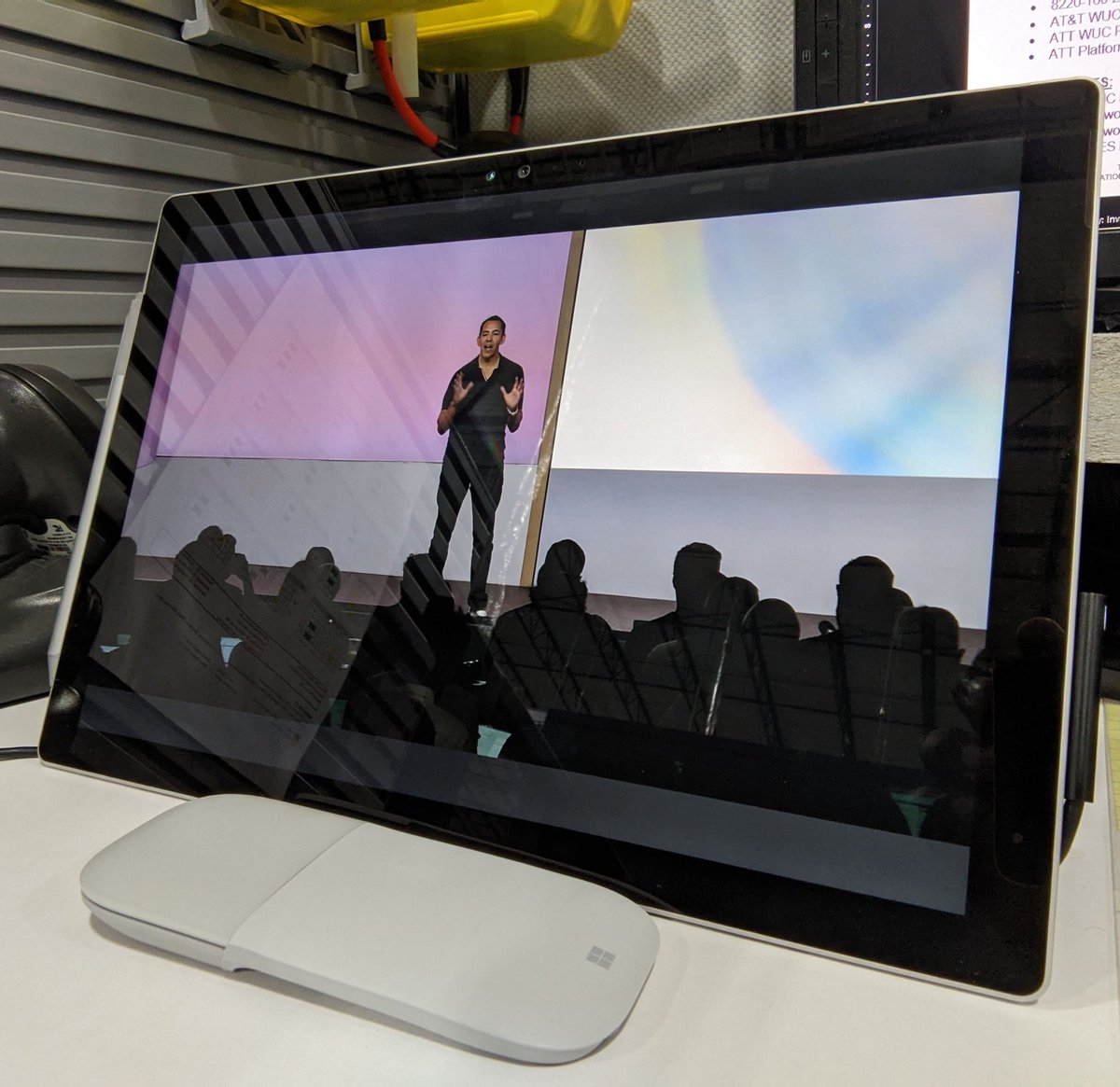 alionlikemane's tweet photo. Let's gooooooo #SurfaceEvent
📸Microsoft Surface Duo https://t.co/rbvmWdRhb3