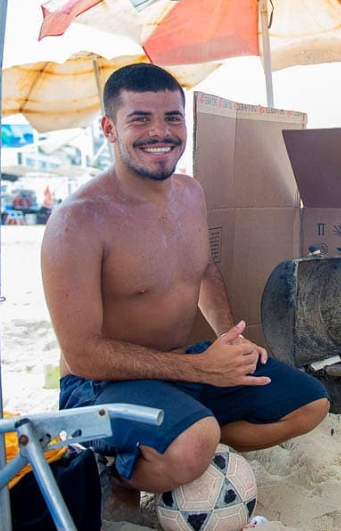 "Não sei pq minha namorada não gosta dos meus amigos" 

Os amigos do cara: