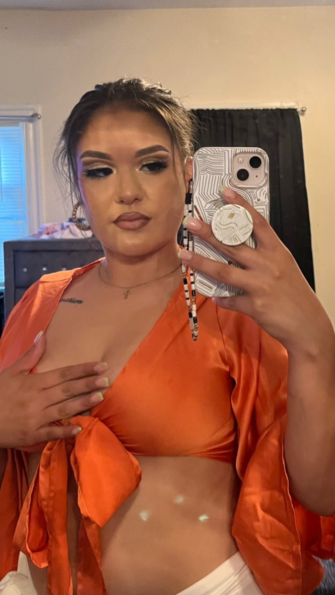 desssslu's tweet photo. 🤳🏽 https://t.co/hMbBYP4PNW