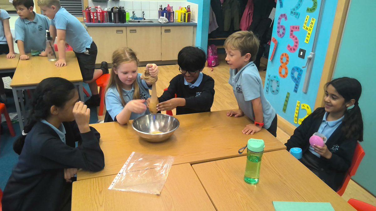 HambrookSchool's tweet photo. Today in science we have been learning all about the digestive system - but in a hands on way! We found out how food travels through the body, absorbing nutrients, ending with the waste. There was lots of giggles and learning! #hambrook4 #primaryscience https://t.co/QPH7fsjAPE