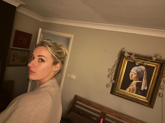 Apparently I reminded my friend of the girl with the pearl earring... ;) https://t.co/YroA4Jyozh<a href="/tag/stolencontent"class="tags"><span>#stolencontent</span></a>