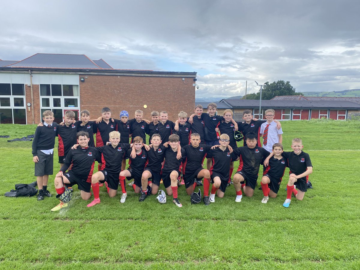 YGCRhAddGorff's tweet photo. Ail fuddugoliaeth y tymor i bl7 y Gwyndy heno yn erbyn St Martins. Agwedd bositif tuag at chwarae o unrhyw le ac yn arwain at ceisiau da.

A second win for Gwyndy yr7 this evening at St Martins. A positive attitude shown to play from anywhere which led to scoring some good tries. https://t.co/uJEHvTxhfJ