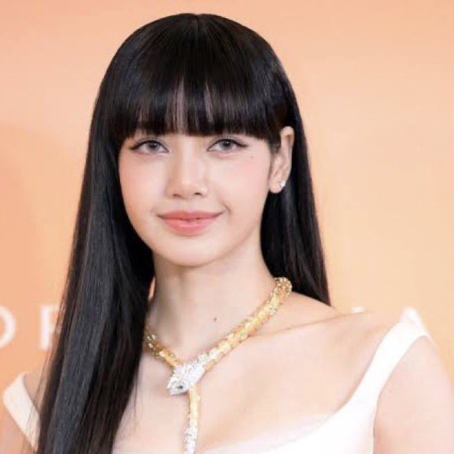 jayecanellc's tweet photo. BLACKPINK's Lisa rejects YG Entertainment's contract offer worth around $40 million, Koreaboo reports! https://t.co/TgREjmDJfR