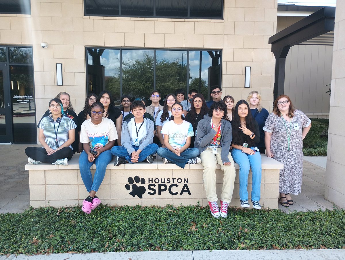 @cwhs_springisd Ms. Malecek's Small Animal Management Class visiting @HoustonSPCA for the #vetmedpathway
They said we were their first official school field trip since 2019! 😱🤯❤️