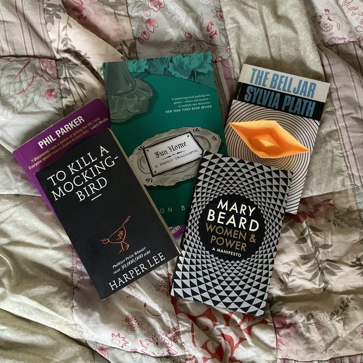 We’re talking 🚫 #BannedBooks 🚫 at on Zoom tonight!

These 5 are from my shelf: 3 banned from schools in the USA; 1 on the silencing of women; and 1 that is very 😳😱🙄 in my own social circle.

None of these books have made my final choice, though! Join in to find out.