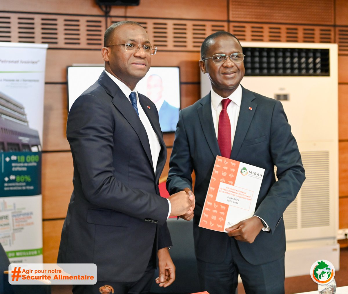 Ce jeudi 21 septembre 2023, j'ai eu une rencontre avec le secteur privé à l'occasion du Focus PND organisé par la CGECI.

#PND #STT #CIV225 #Entreprises #CGECI
#Emploi #Richesses #MIRAH
#Agirpournotresécuritéalimentaire #Gouvci