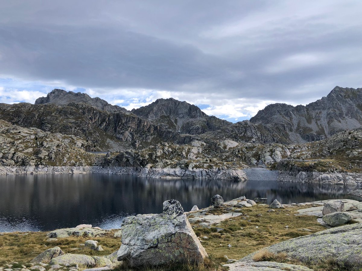 JoaanPeiro's tweet image. El Peguera (2.982m), el Saburó (2.908m) i la Mainera (2.909m) des de l'estany de Colomina ⛰️🤟🏽