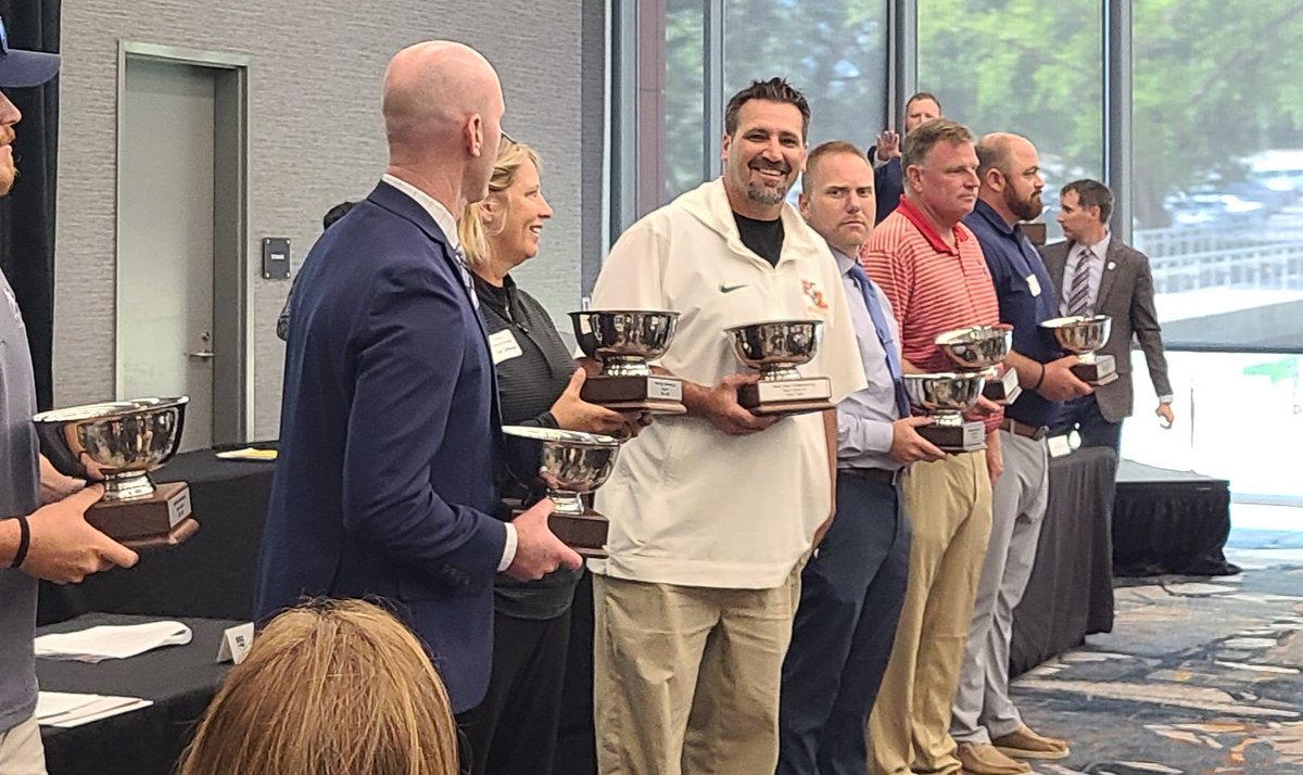 DrAaronAllen1's tweet photo. It was a great Monday morning spent in Charlotte with the @NCHSAA at our Regional meeting. Glad to celebrate the overall athletic successes of @athleticselhs 
Thanks to all in the NCHSAA for advocating for out student athletes each day.  
@NC_LCS 
@ELCoachMatile https://t.co/2EuD3QmY27