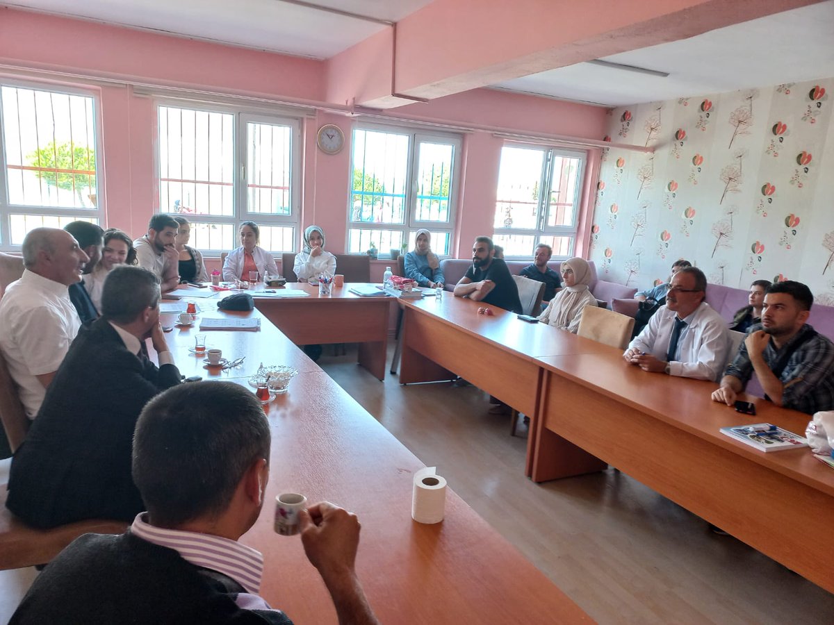 Öğretmenler soruyor. Biz bölünmüş aileler ne zaman tamamlanacağız? Bu konuda bir gelişme var mı? Sonuna kadar haklı değiller mi? #AilelerBirleşsin