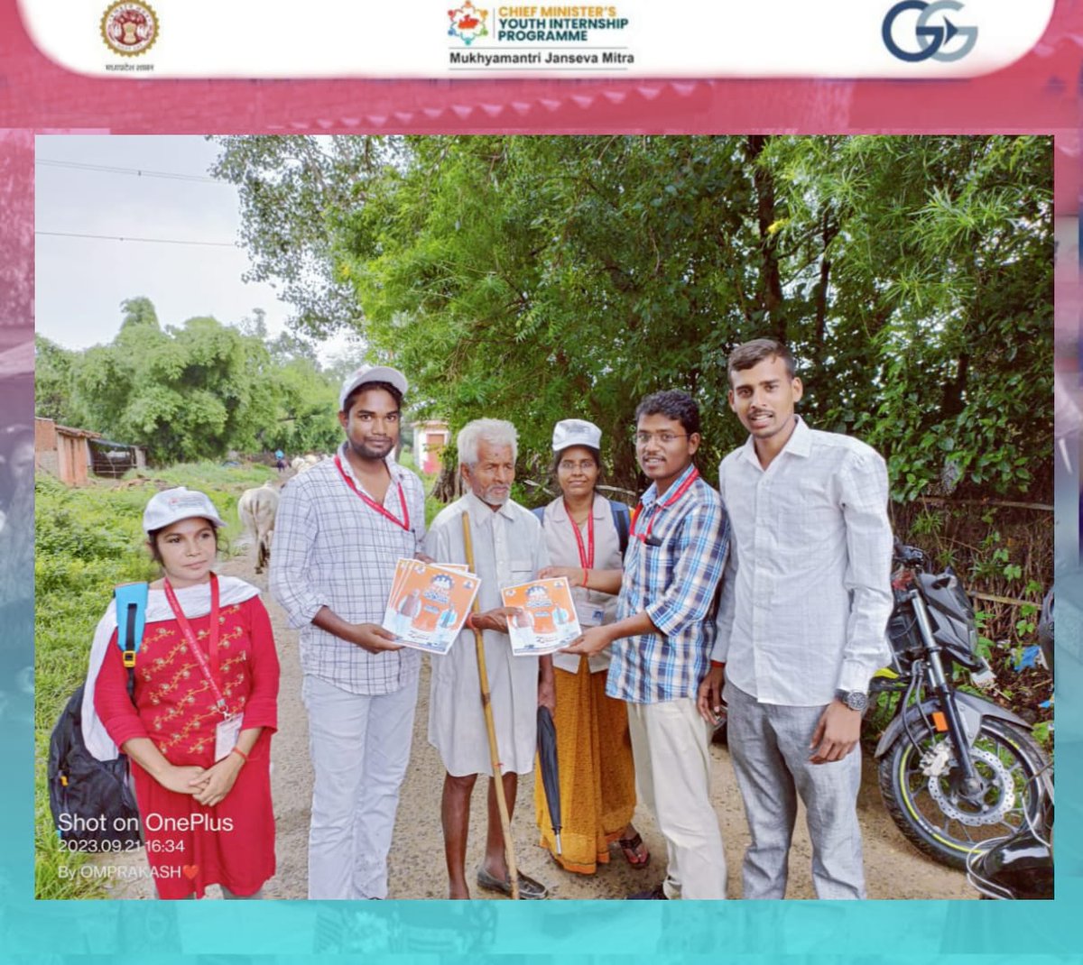 Cmyip_Singrauli's tweet photo. आज सिंगरौली जिले के देवसर वैढन में जन सेवा मित्र द्वारा कई ग्राम पंचायत में महिला चौपाल का कार्यक्रम किया गया और शासन का रिपोर्ट कार्ड और कैलेंडर सम्मान के तौर पर हितग्राहियों को दिया गया।
@CMYIP_ @AIGGPA @lokeah @ChouhanShivraj @JansamparkMP @CollectorSGL @PranjalUpendra https://t.co/RsBvCcSNuA