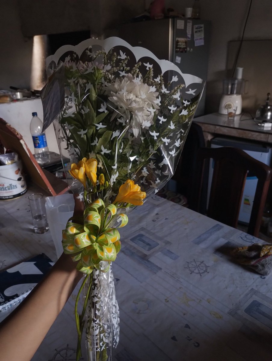 Para qué quiero un novio, si mí mamá me regala flores 🥰