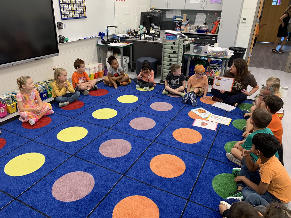 MrsAbermanis's tweet photo. Our first circle with Mrs. Okeefe our RP liaison. https://t.co/9DzDwhOk2y