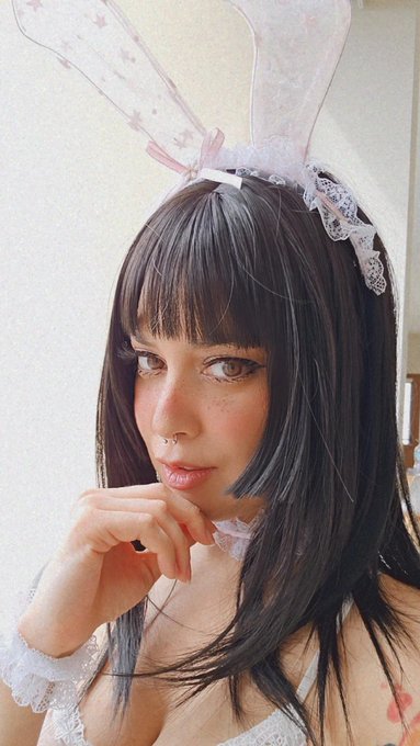🐰🩷 https://t.co/pDjX9GHnRw