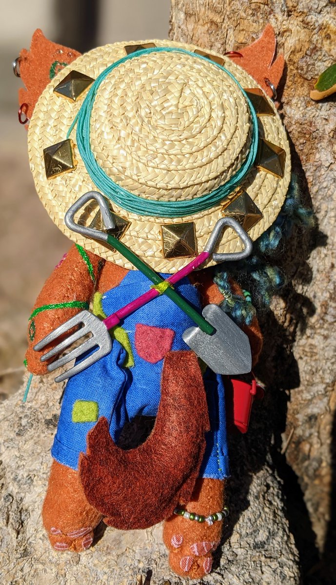 ShatteredCrafts's tweet photo. This is Thorn, the accompanying doll to my bunny Gardenia that's my current display picture! I made them as a set, part of my Garden Bunny set! I spent a lot of time working on his accessories!

https://t.co/ZSQWVxmwCl

#artdoll #plush #handmade #shopsmallbusiness https://t.co/RjfL1XJbB3