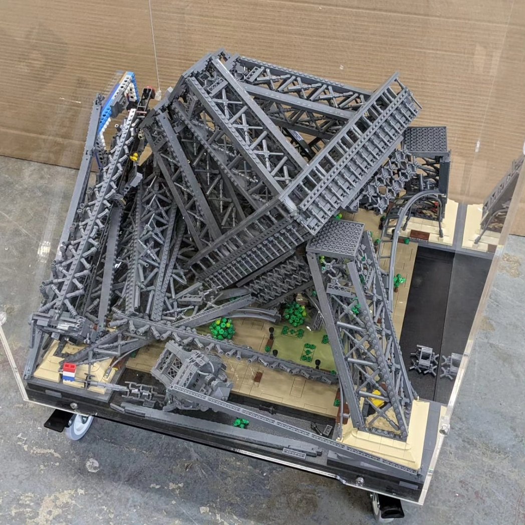 idisplayit's tweet photo. Anyone want to rebuild it for us? 🙈
We are impressed that this was the only LEGO set that broke on us during transport to our new offices!
#lego #legodisplay #legoeiffeltower #eiffeltower #legodestruction #brokenlego #legofail #timetorebuild https://t.co/mDEgXS8srW