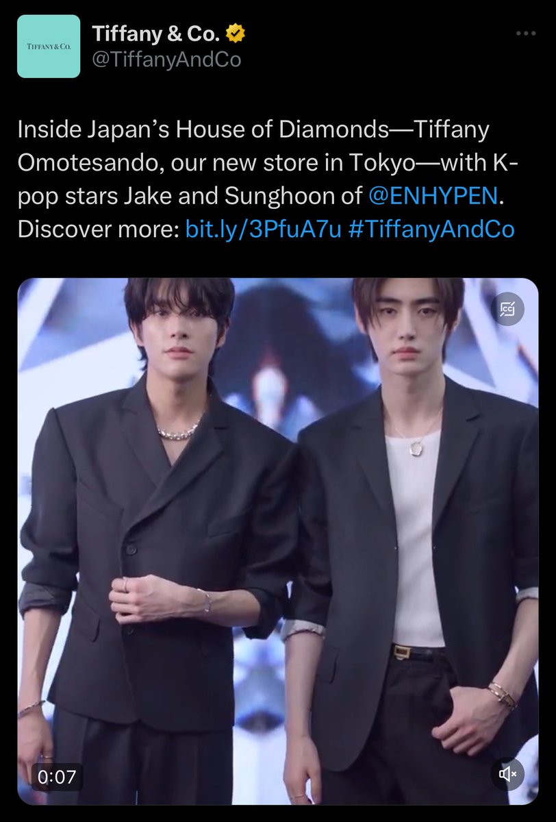 ikeuyun's tweet photo. at the end of the day luxury and big brands are lining up for enhypen and nothing for your favs 😂 https://t.co/Kd3QpIyoNm