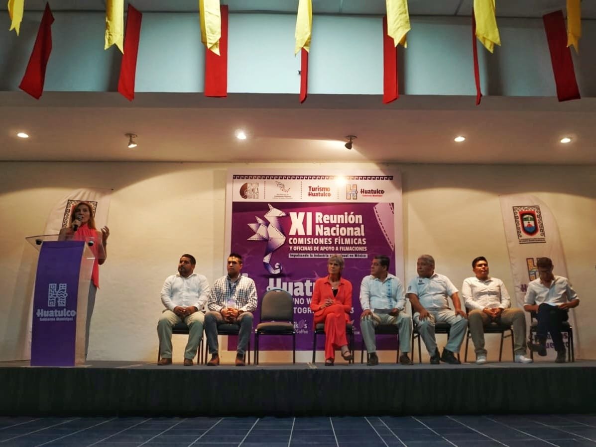 imcine's tweet image. 🌊Inicia la XI Reunión de Comisiones Fílmicas de México, en Huatulco.

Un encuentro que busca compartir conocimientos, objetivos y experiencias entre profesionales que ayuden a posicionar al país como uno de los principales destinos fílmicos en el mundo.

@COMEFILM #FilmInMéxico