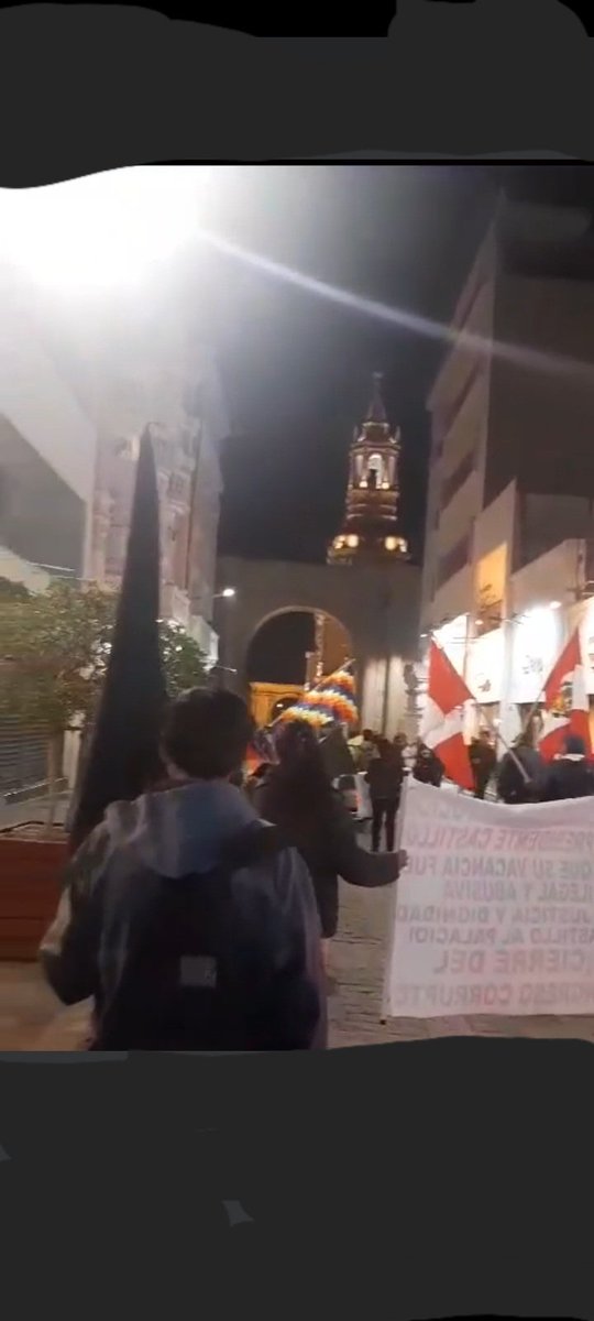 walter_a_meza's tweet photo. CONULP
Rumbo a la Plaza de Armas de #Arequipa, ciudadanos autoconvocados más el #conulp se manifiestan en rechazo al proyecto Tia Maria, La Tapada y Zafranal que destruirían los ecosistemas del Valle del Tambo, Chivay y Camaná.
¡No a la destrucción de la cabeceras de cuenca! https://t.co/0UAW4W6BaA