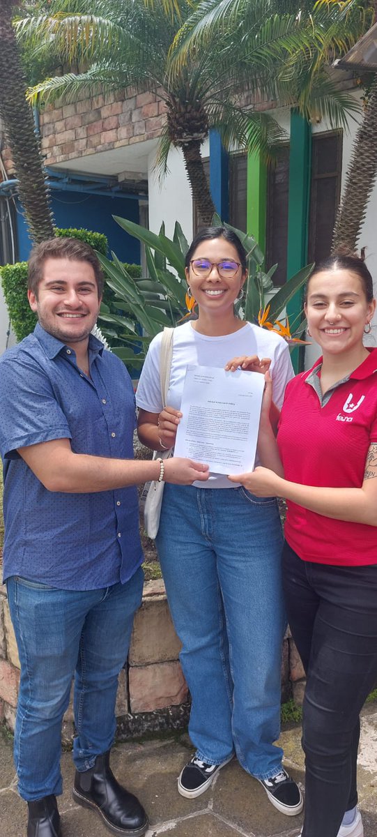 Por primera vez en la historia, juventudes y sociedad civil de todo #CostaRica 🇨🇷 
Ejercemos nuestro derecho al acceso a la información ambiental pidiendo al <a href="/CRMinae/">Ministerio de Ambiente y Energía de Costa Rica</a> informar sobre el avance de las Contribuciones Nacionalmente determinadas 🌱. 
Nuestro presente está en juego