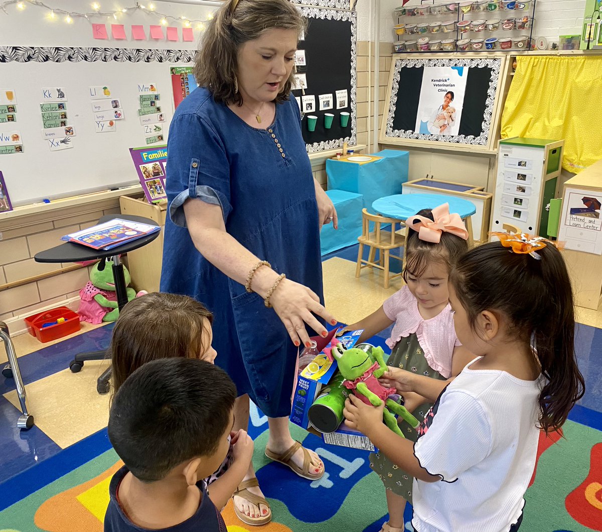 gwenj71's tweet photo. STEAM activities-children learning to recognize problems and find ways to solve them creatively. Students in Ms. Halley’s PreK class explored building materials to build a chair for Fiona that is “just right”.
#buildexploreplaydream 🚧🦺⚒️🧰
@WacoISD https://t.co/9ynS4zCLI9