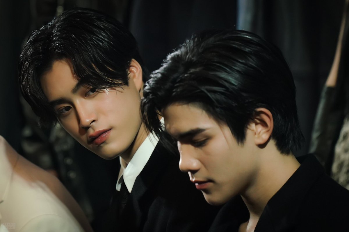 nongfourthgems's tweet photo. WHAT THE HELL IS THIS INSANE PICTURE??? GEM??? BRO STAND UPPP??? 😭😭😭 https://t.co/I5nX1uDnkE