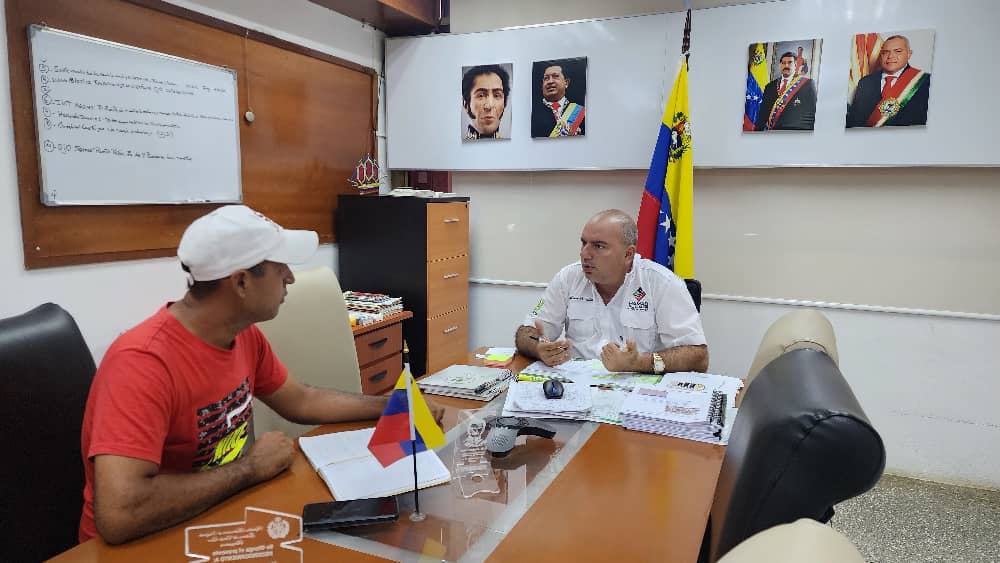 #GuaicaipuroConManoDura Nuestro Secretario de Organización Municipal del MSV Jonny Ladino sostuvo reunión con el Alcalde Hamad Al Chaer dando un Balance de Trabajo del Movimiento en los Territorios @AdolfoP_Oficial @HAMADCHAER @NicolasMaduro @MSVEnLinea