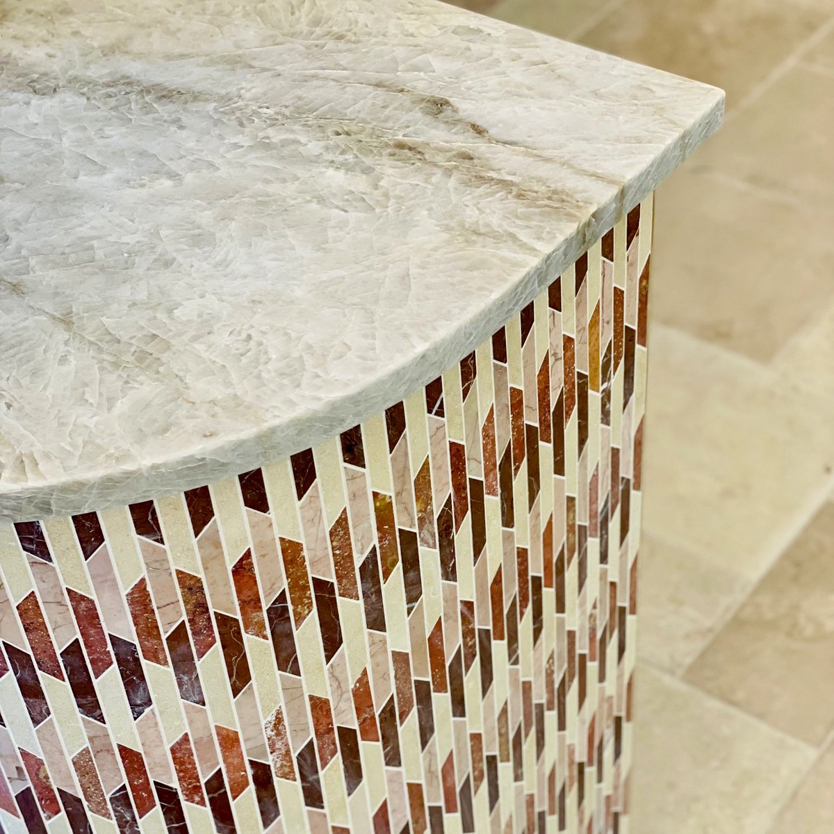 A new neighbor is getting ready to open at Darien Commons. Can you guess who will be home to these beautiful design elements? Comment below! 

Credits to Robert Valle Designs✨