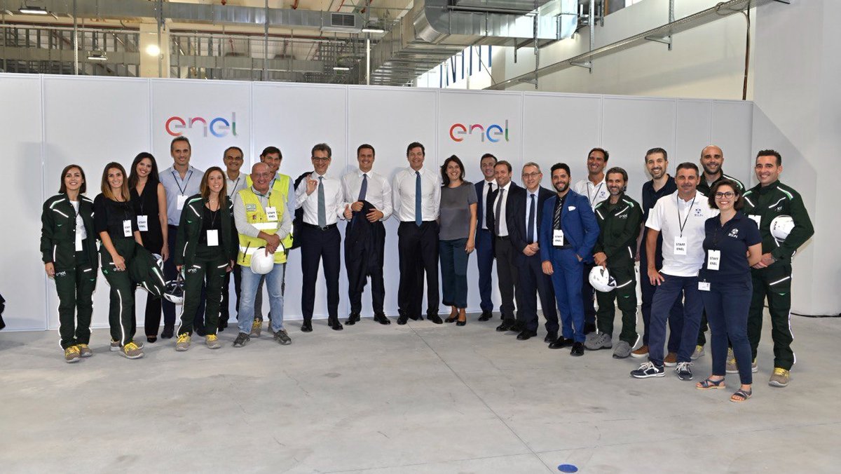 NicoloMardegan's tweet photo. Questa è la strada per il futuro: le parole del Presidente della Repubblica Sergio Mattarella in visita alla nostra Gigafactory #3Sun insieme al Presidente tedesco Frank-Walter Steinmeier e il CEO di @EnelGroupIT Flavio Cattaneo. #EnelperlItalia 🇮🇹 https://t.co/yMvEz0XnBz