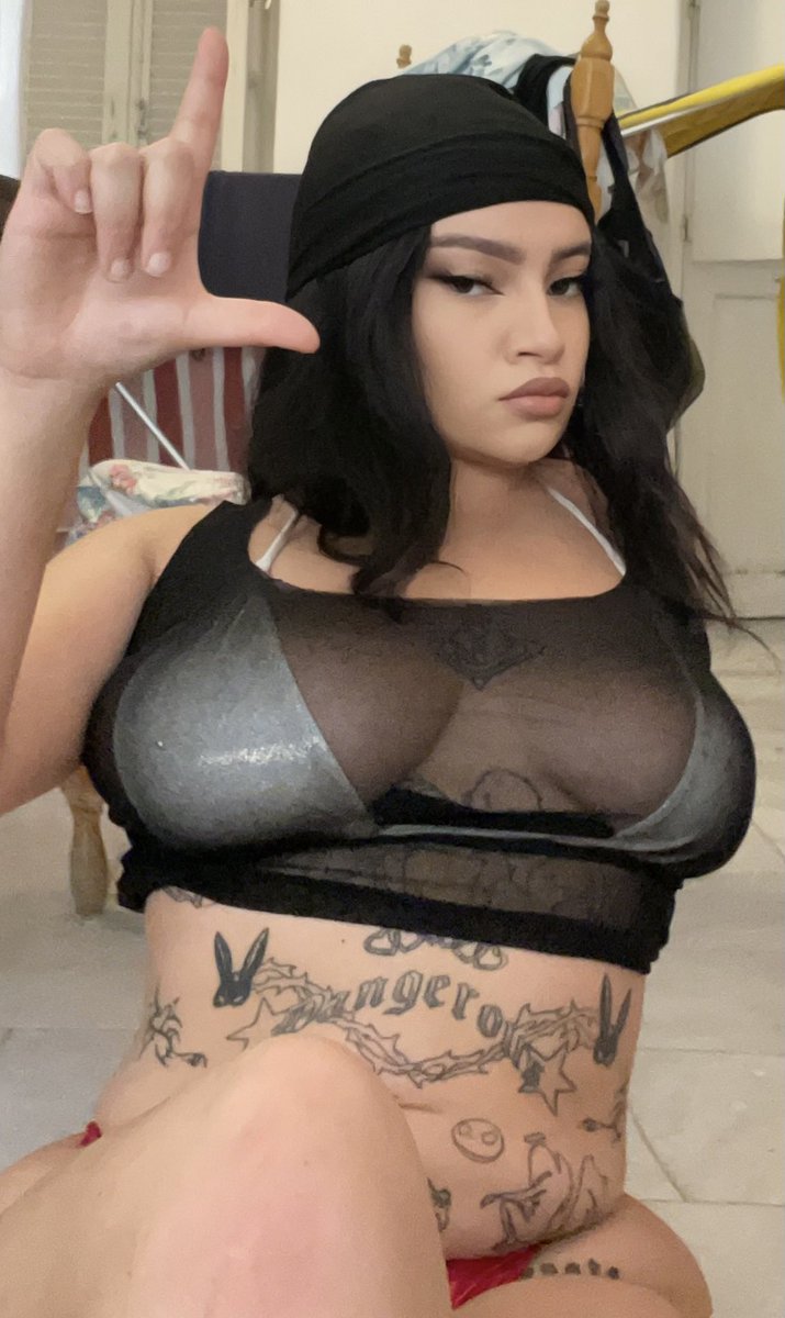 Miagoddess84of's tweet photo. Looser  🐶🐶 viens en rampant 👑

#soumis #moneyslave #loosers #findom #domination #petasse #doll #paypigs https://t.co/0fsAmESNmo