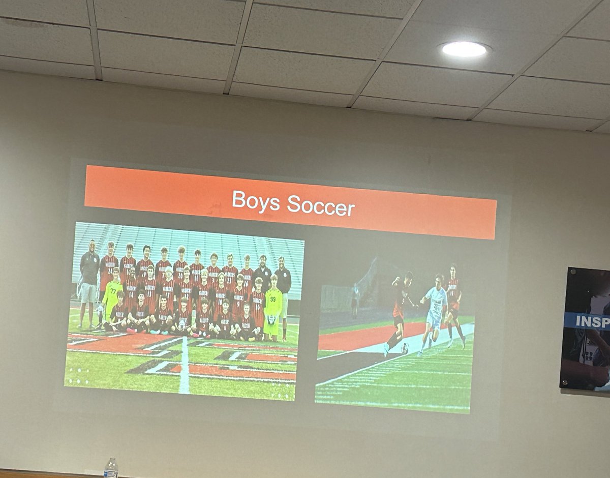mcperry705's tweet photo. 📣 Exciting times at our high school! 🎉 Tonight, the SGA students showcased the many events and initiatives during the board meeting. @EFWarriors is buzzing with activities! #SGAPresentation #HighSchoolPride https://t.co/Qe1yeoVBIz