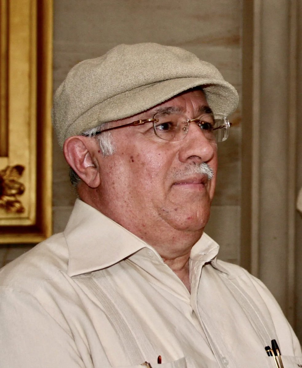 Gracias a todos los amigos y admiradores de nuestro esposo, padre y abuelo por sus expresiones de afecto. La voluntad de Alvarito fue declinar servicios fúnebres y homenajes de todo tipo; sus cenizas serán dispersadas en intimidad familiar. ¡Paz y honor a su memoria!