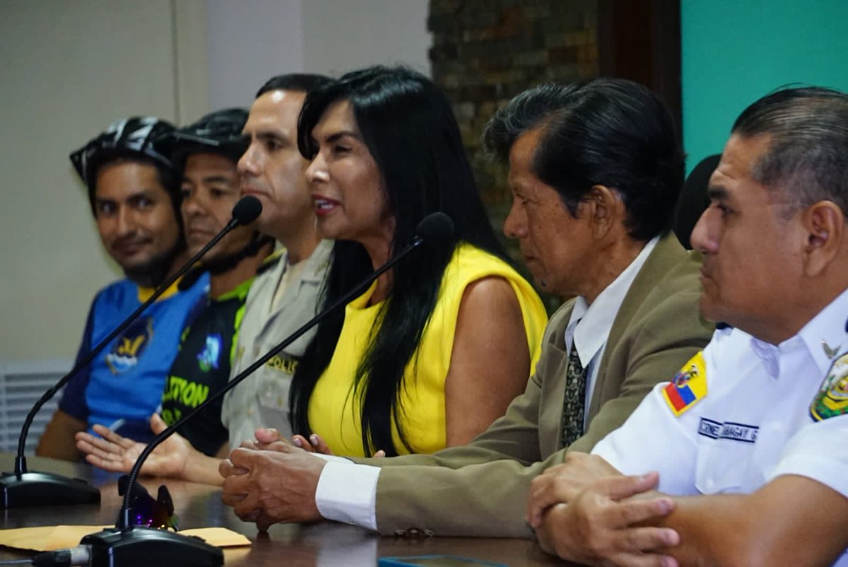 Gracias a la policía Nacional por sumarse a nuestra iniciativa ciudadana  ⁦<a href="/PoliciaEcuador/">Policía Ecuador</a>⁩
Semana de la movilidad #Diamundialsinauto #PEDALEO593

🗓️domingo 24 de Septiembre 
🕤 7 am
🏟️ estadio Alberto Spencer 
¡Aquí estamos Ecuador!