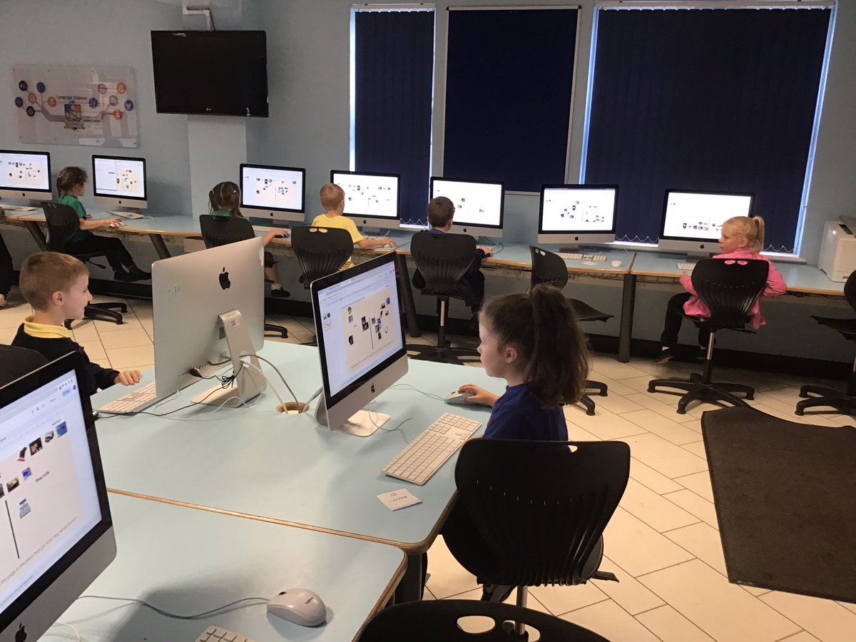 MrsB_Thatto's tweet image. Good sorting of information technology in the computer suite today. Well done year 2! 💻📱#ThattoPrim_Computing @MrsGarn_Thatto