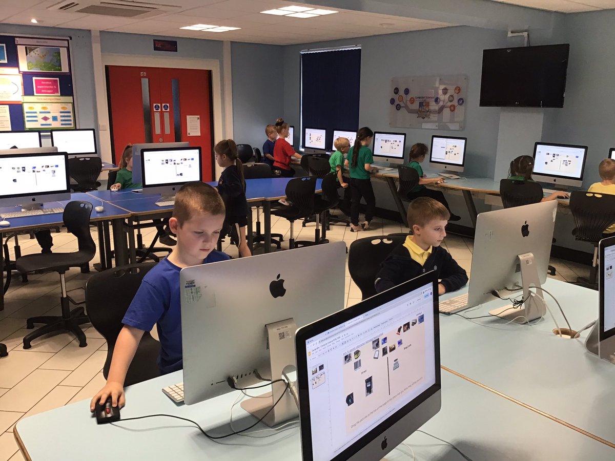 MrsB_Thatto's tweet image. Good sorting of information technology in the computer suite today. Well done year 2! 💻📱#ThattoPrim_Computing @MrsGarn_Thatto