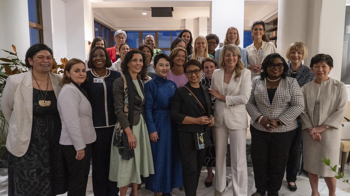 Mélanie Joly tweet media