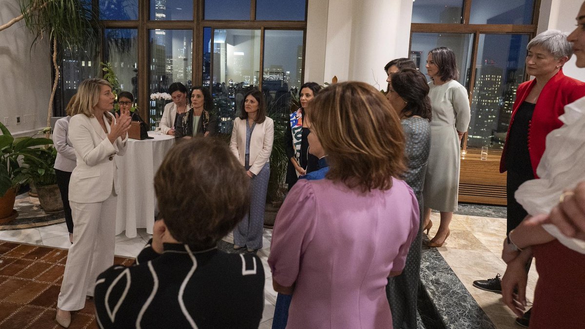 Mélanie Joly tweet media