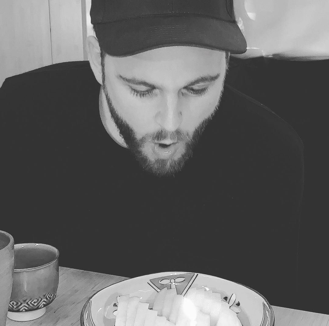 JaredEvanFR's tweet photo. Happy 34th birthday to the most amazing artist &amp; human being ❤️
Enjoy your day @JaredEvan we love you https://t.co/2puAlQBSe7