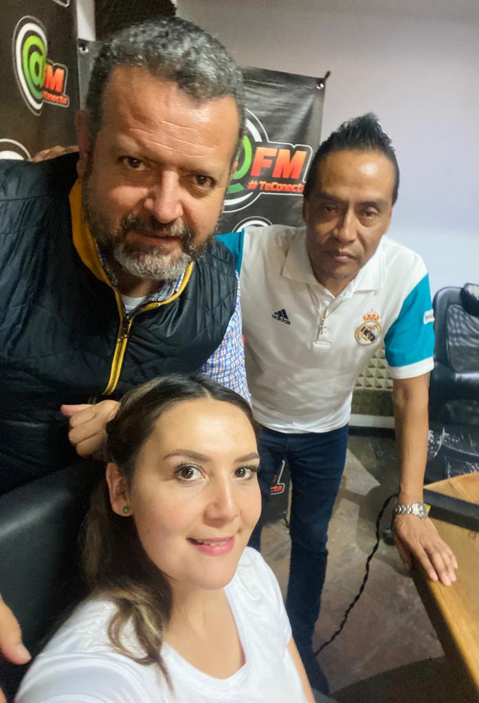 Tono_delaVega's tweet photo. Acompáñanos de 1 a 2 PM en la 2da emisión del noticiero @EnPuntoPuebla por 90.7 y 96.1 FM la productora @MarthaIBerraA controles #ElCapodeCapos Nacho Guzmán. Vamos al aire. https://t.co/XQWYeU2NHU