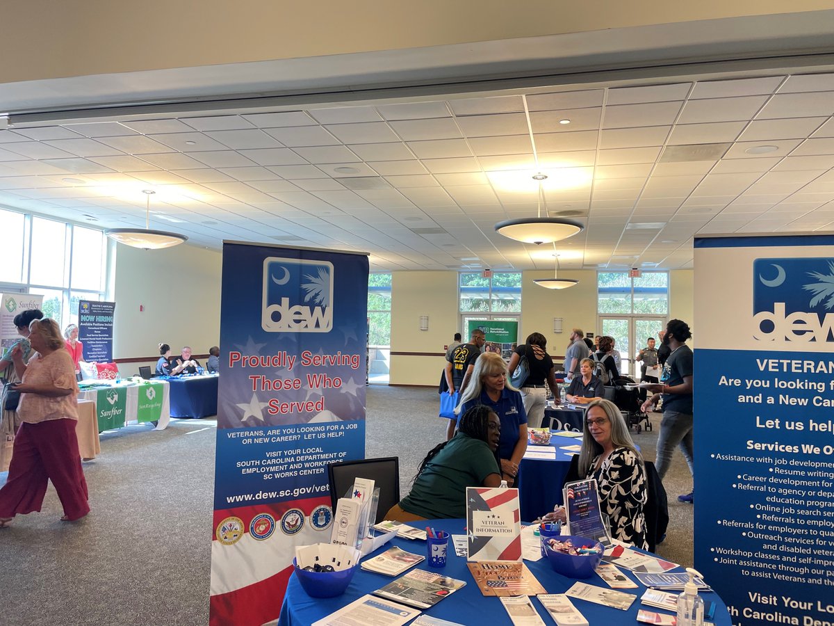 EcoDevLancaster's tweet photo. On Wednesday, September 20th, the Economic Development Department, along with SC Works held a Job Fair at USC-Lancaster. There were 17 employers and 140 applicants were 140 applicants.
#jobfair #economicdevelopment #lancastercountysc https://t.co/8OnMowLvx9