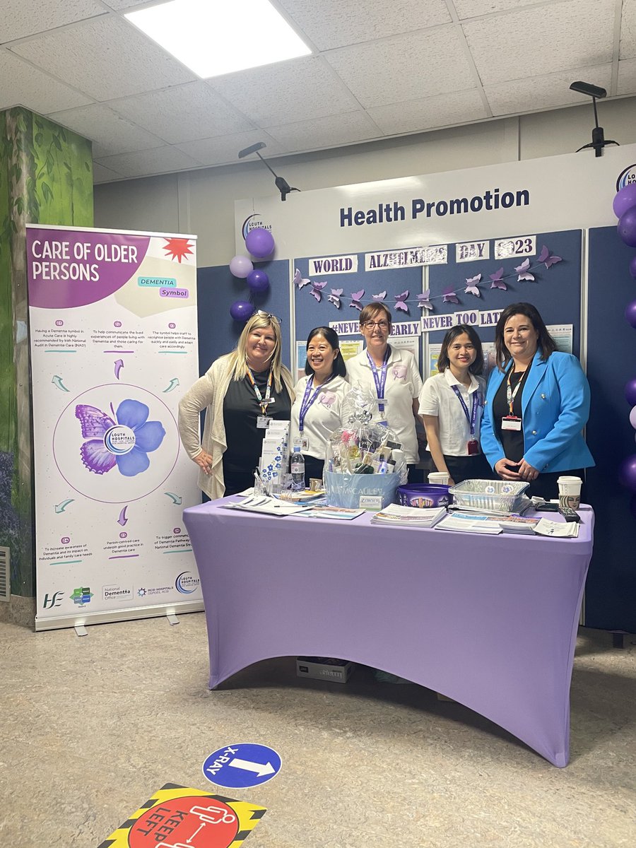 Purple balloons filled with facts & surprises, 1 person 1 pop 🟣 an interactive way to raise awareness today #WorldAlzheimersDay  #nevertooearlynevertoolate @HealthPromoOLOL  @NursingOlol  @AdrianCleary101  @lindakeogh16  @Denisemarkey2  @fimunro_fiona @McBlanaid @NualaRafferty3