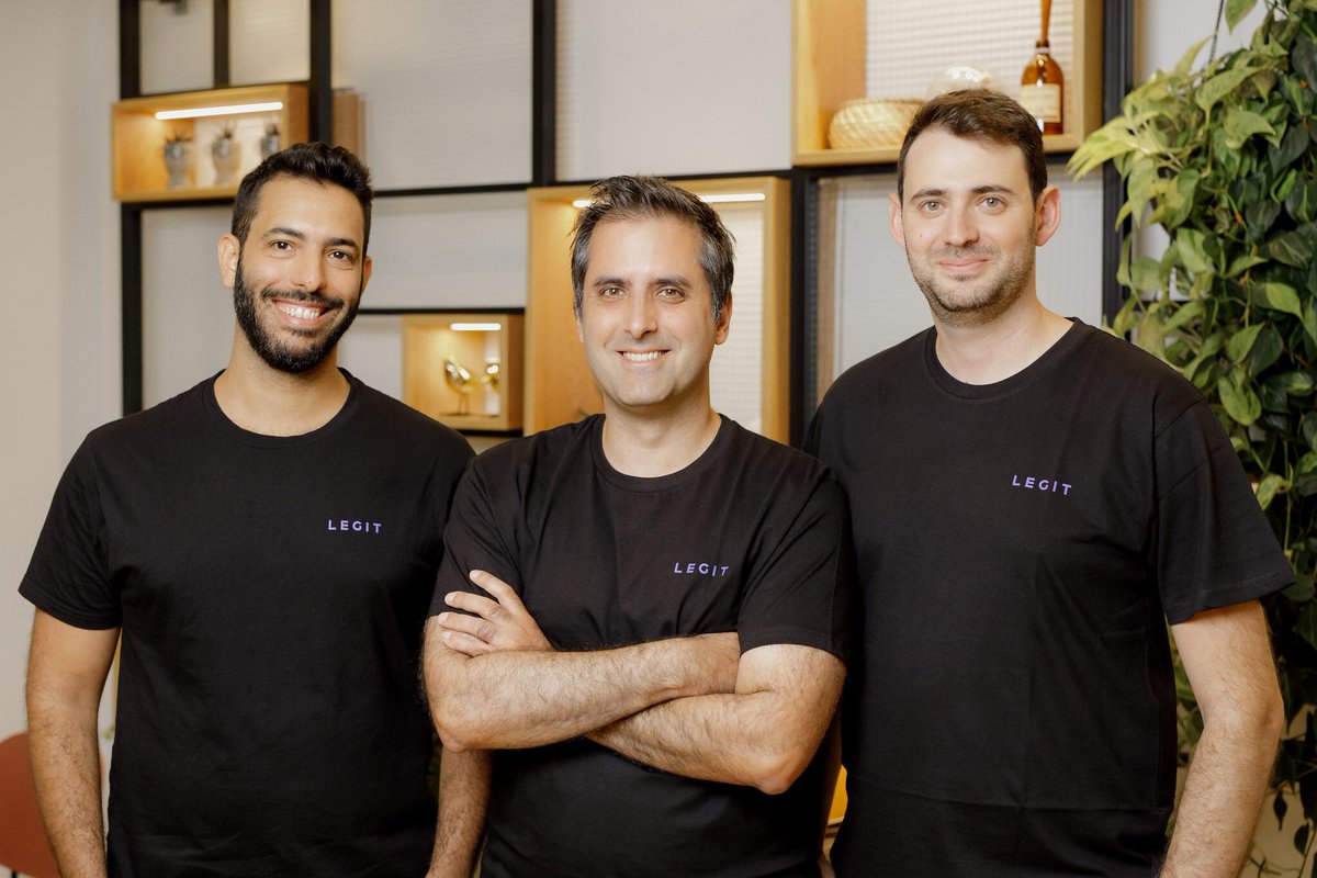 MultiplatformAI's tweet image. Cybersecurity Startup Secures $40 Million to Safeguard AI Apps
#AI #AIgeneratedcode #artificialintelligence #BessemerVenturePartners #clouddeployment #codedevelopment #CRV #Cybersecurity #cybersecuritystartup #Cyberstarts #Funding #GenerativeAI
multiplatform.ai/cybersecurity-…