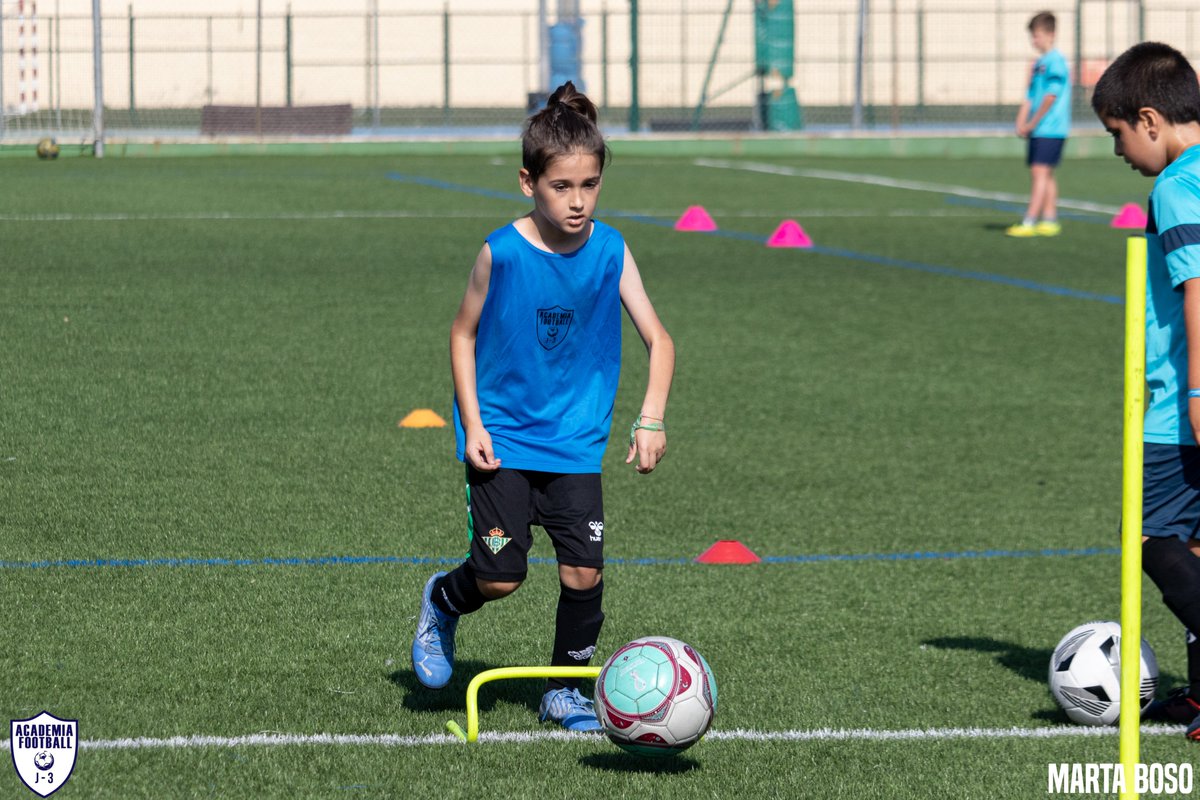 ACADEMIAFOOTJ3's tweet photo. Te esperamos martes y domingos en las instalaciones El Santísimo, en La Rinconada. Pídenos información en el 📞601510156
#valores
#futbol
#academiaJ3 https://t.co/EJhPFTtLI4