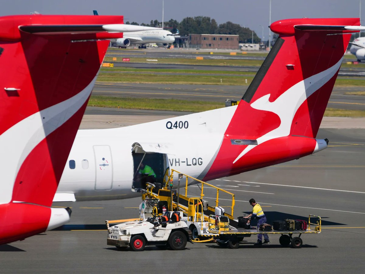 CorpWatch's tweet photo. Australian high court rules Qantas illegally outsourced 1,700 jobs during COVID-19 pandemic to illegally avoid workers rights to go on strike action; will have to pay mammoth fine. Decision is major win for the Transport Workers Union

#ProtectAllWorkers

https://t.co/5v58BBZWja https://t.co/VgQhRY9xH4