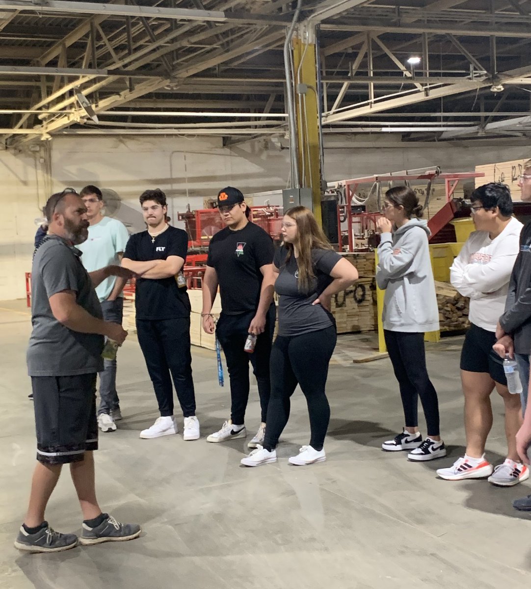 MidlandU_Biz's tweet photo. The Survey of Business Careers class got a first hand look at Structural Components today! They even got to see some Midland alumni in action including, Alex Reyes, Josh Pereira, and Jacob Schieffer!
#midlandubiz #midlandbusiness #dsob https://t.co/nPllZJpf7I