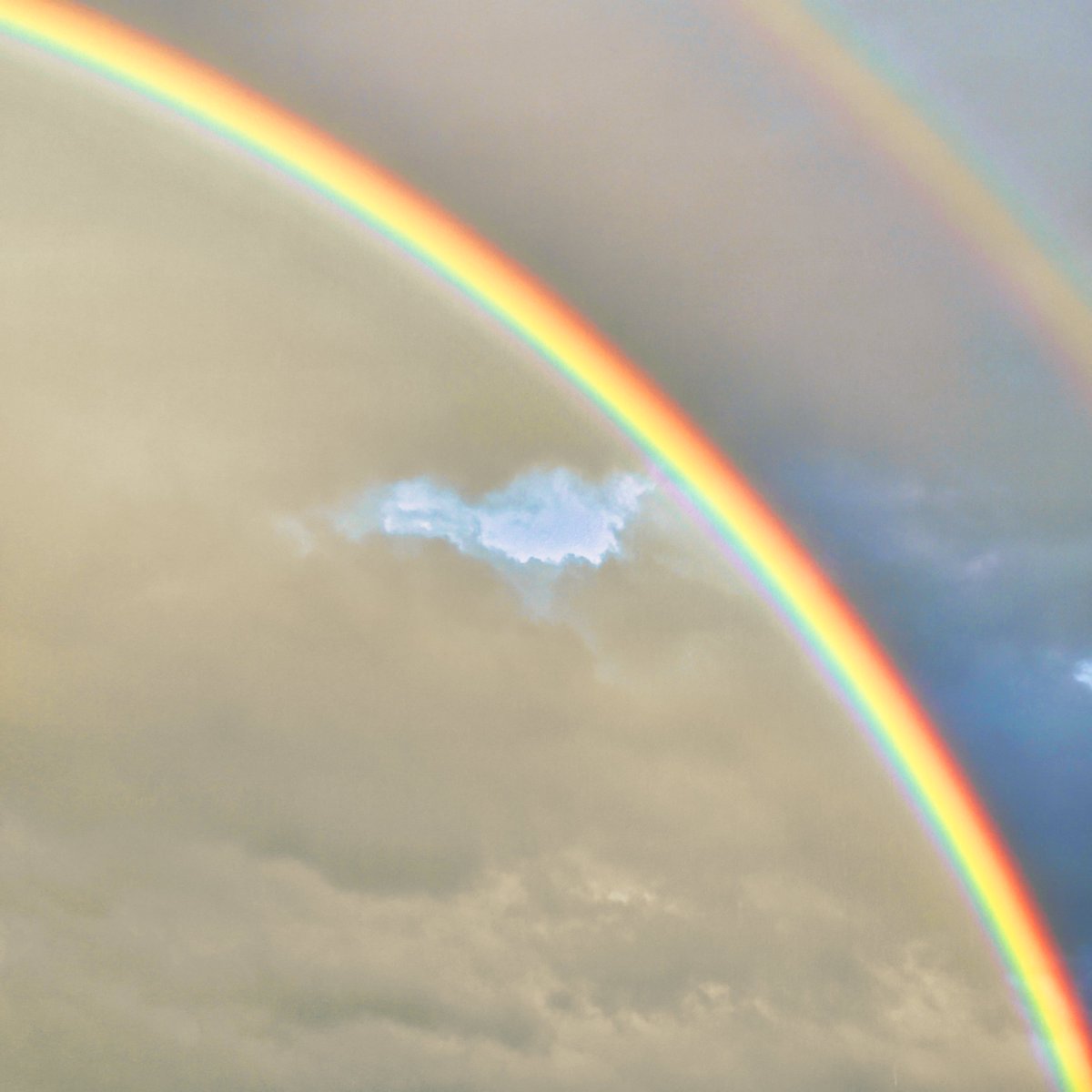 Day Something+1 of the  #FlipThePerspective     
Where's my pot of gold? 
 #ShotOnSnapdragon
@Snapdragon
@Snapdragon_UK
#OppoX6Pro
@OPPOMobileUK
@oppo