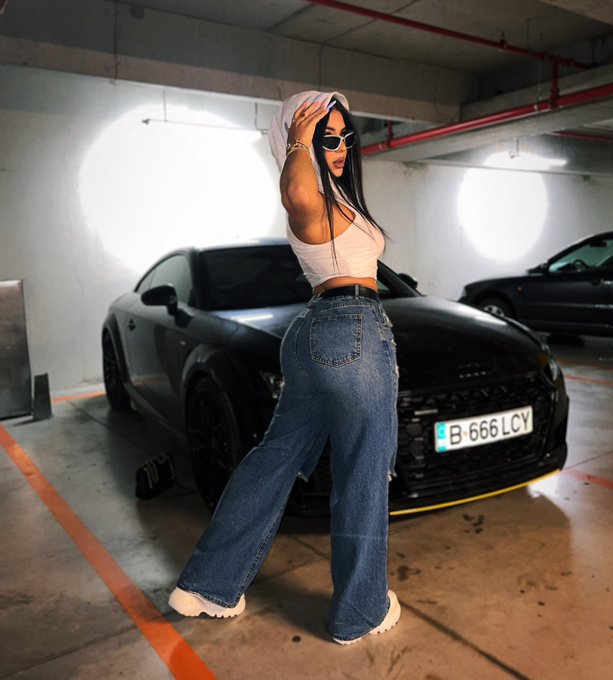 Watch Lucy Skkrr's leaked NSFW photo on TwXstars