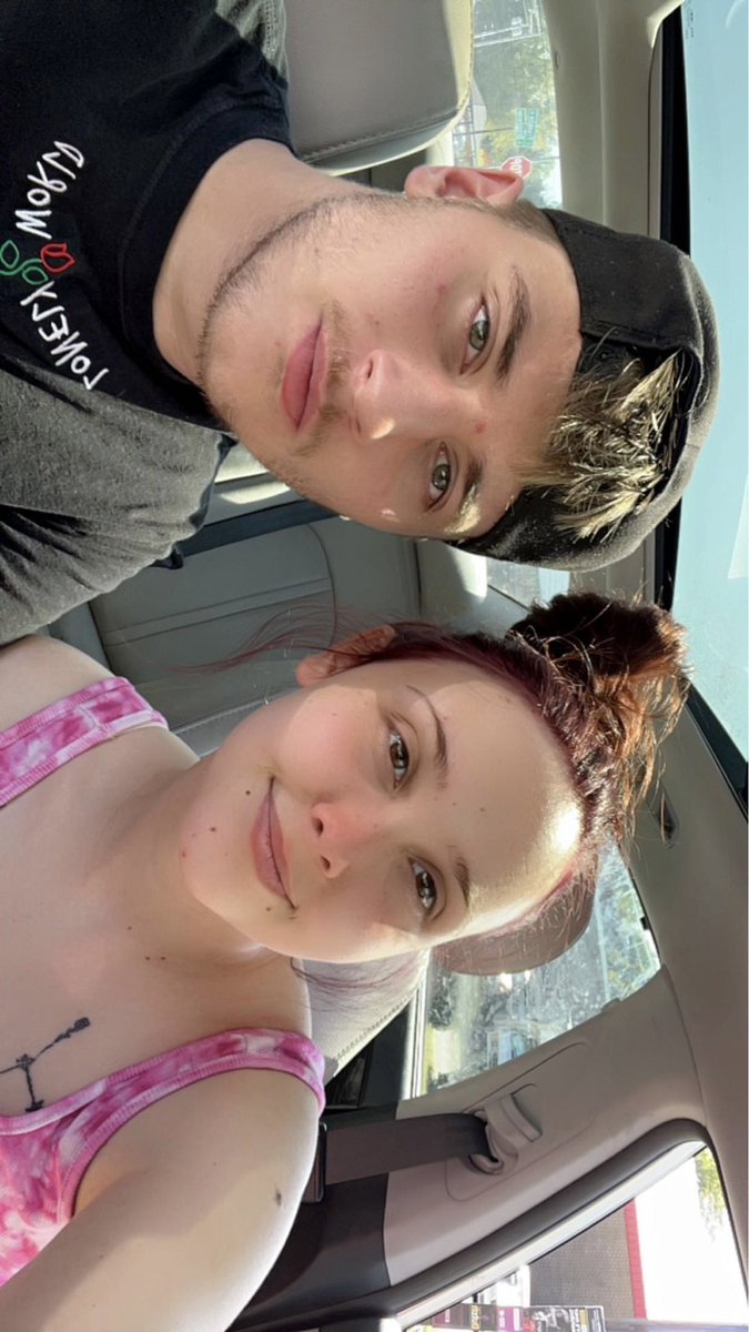 sakarichenoa's tweet photo. I finally found the man that treats me right &amp;&amp; really is the loml 🩷 https://t.co/7k6Af9F4Bg