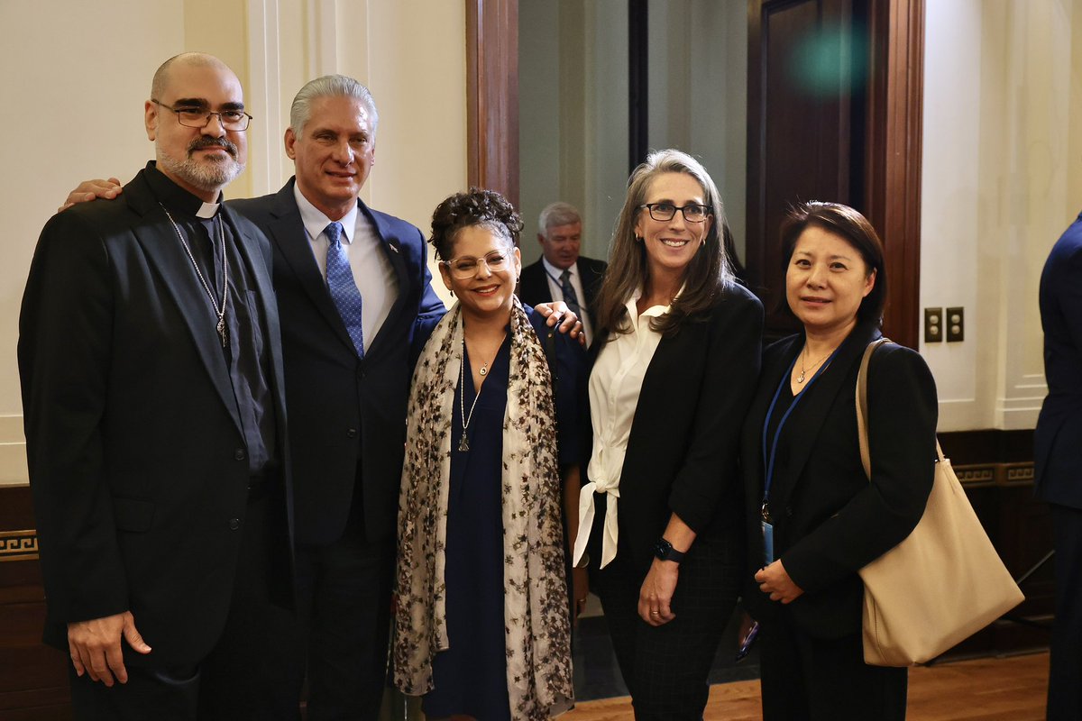 DiazCanelB's tweet photo. Intercambié esta mañana con líderes de diversas denominaciones religiosas de EEUU.

Agradecimos en nombre de nuestro pueblo las múltiples muestras de solidaridad, las iniciativas a favor del cambio de política hacia #Cuba y el llamado al gobierno de EEUU a poner fin al bloqueo. https://t.co/QhkPw3wlep