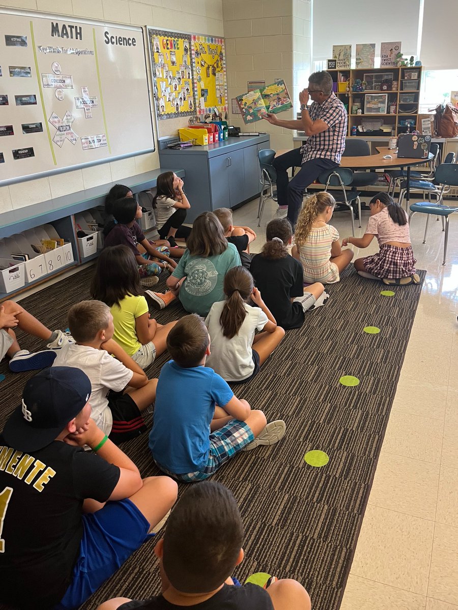CBWarwickElem's tweet photo. Mr. Finger visited each classroom in the school to kick off the 2023/2024 school year! He read a book about friendship and then brainstormed with the class what they think makes a GREAT friend. The story and conversation were a great way to continue to build school community! https://t.co/QcsszdzLW0