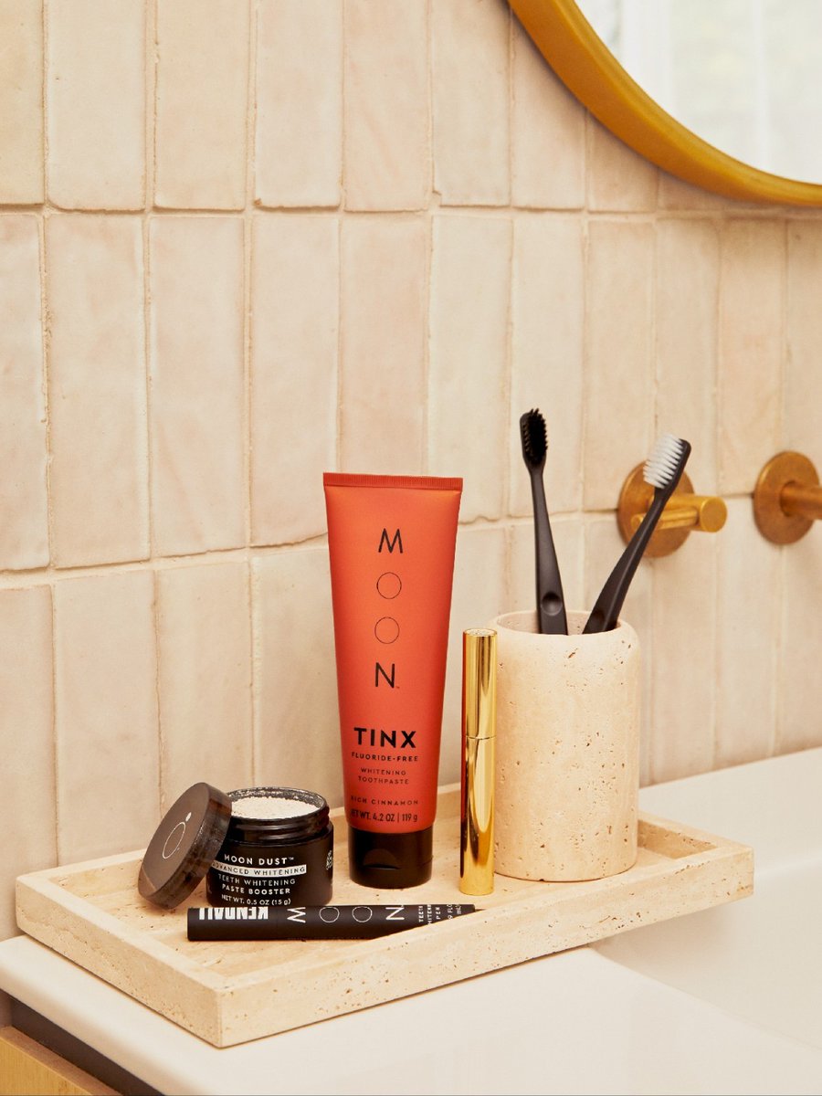 MoonOralBeauty's tweet image. the oral beauty line-up for fall

stop by @nordstrom at The Grove LA today from 6-8pm to meet @tinx and celebrate her birthday week with the launch of our new MOON x TINX Rich Cinnamon Toothpaste. see you there 🧡

#fallroutine #MOONxTINX #meetandgreet